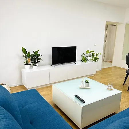 Daylight Apartment *