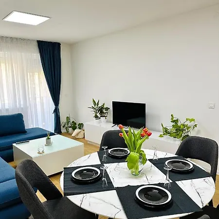 Daylight Apartment *
